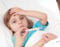 Un bambino ha un occhio irritato: capiamo le cause e i sintomi che lo accompagnano Un bambino ha un occhio irritato, cosa fare?