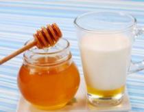 Leche con miel para la tos: las recetas de la abuela en acción Leche con mantequilla para la garganta durante el embarazo