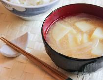 Ricette per la zuppa di miso Zuppa di miso con shiitake e alghe